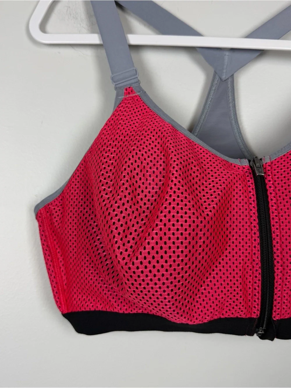 Victoria's Secret Knockout Sports Bra Zip Front Grey Coral Mesh Overlay 38DD